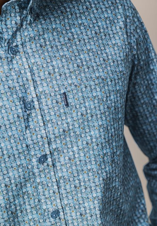 State Of Art Hemd Poplin Dandelion Blau Model / Detail
