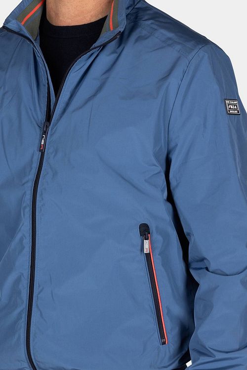NZA Forrest Jacke Blau Model / Detail