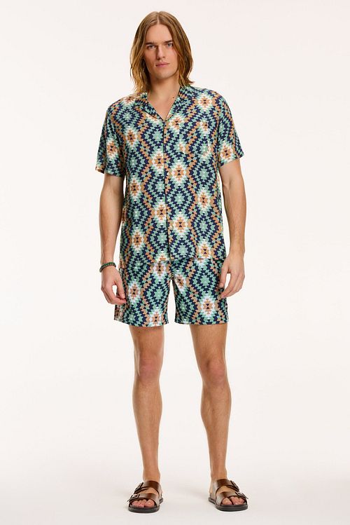 Camisa Shiwi Mayan Geo verde Model / Voorkant