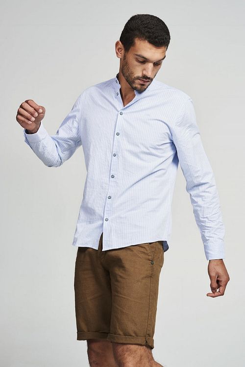 No Excess Shorts Garment Dyed Camel Model / Zijkant