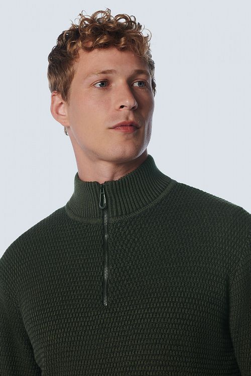 No Excess Half Zipper Donkergroen Model / Detail