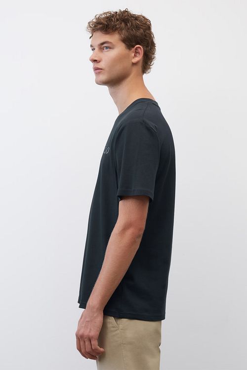 Marc O'Polo T-Shirt z logo w kolorze antracytowym Model / Zijkant