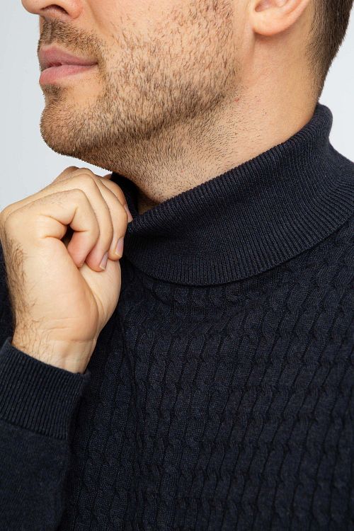 Jersey de cuello alto Suitable Cable en azul marino Model / Detail