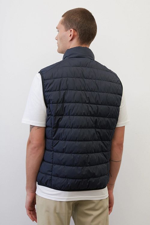 Chaleco acolchado Marc O'Polo azul marino Model / Achterkant