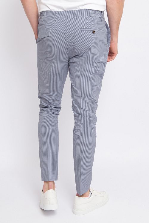 Chino de rayas Suitable en azul Model / Achterkant