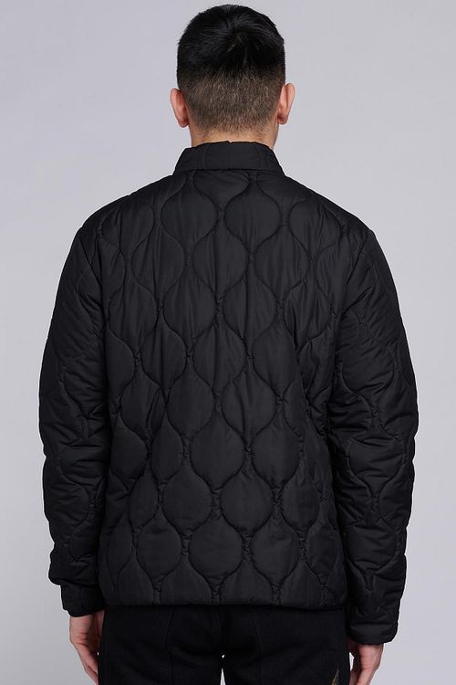 Barbour International Accelerator Race Quilt Steppjacke Schwarz Model / Achterkant