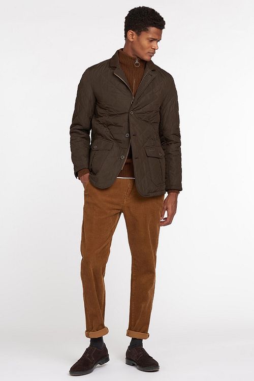Barbour Jacka Quiltad Lutz Brun Model / Voorkant