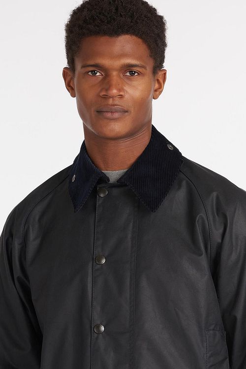 Barbour Beaufort Wachsjacke Dunkelblau Model / Voorkant