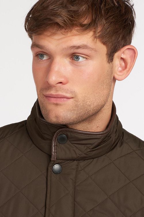 Barbour pikowana kurtka Powell w kolorze oliwkowym Model / Detail