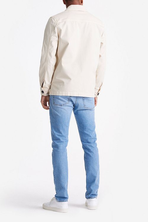 King Essentials The Benjamin Overshirt Ecru Model / Achterkant