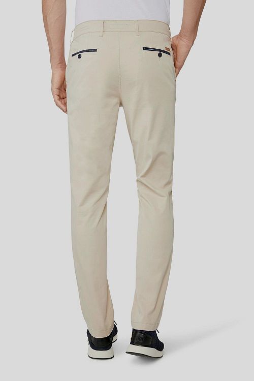 Chino Gardeur Benny 3 jasnobeżowe Model / Achterkant
