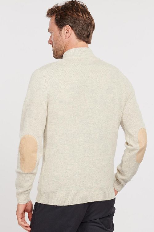 Barbour sweter z golfem z wełny merino, jasnobeżowy Model / Voorkant