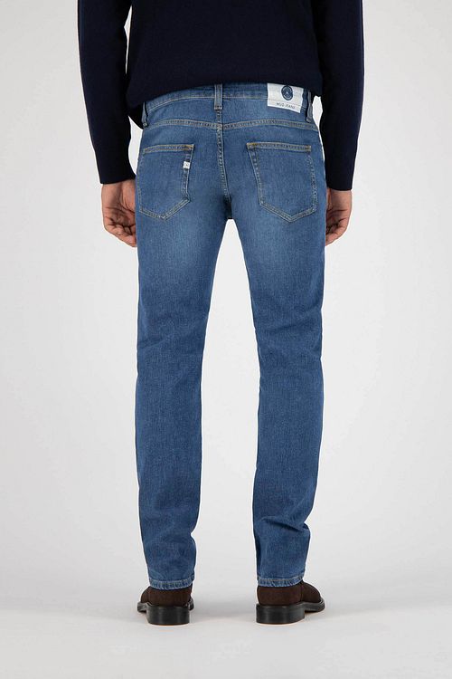 MUD Jeans Denim Regular Bryce Indigo Blå Model / Achterkant