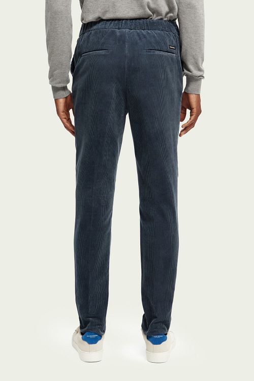 Scotch and Soda Warren Corduroy Bukse Navy Model / Achterkant