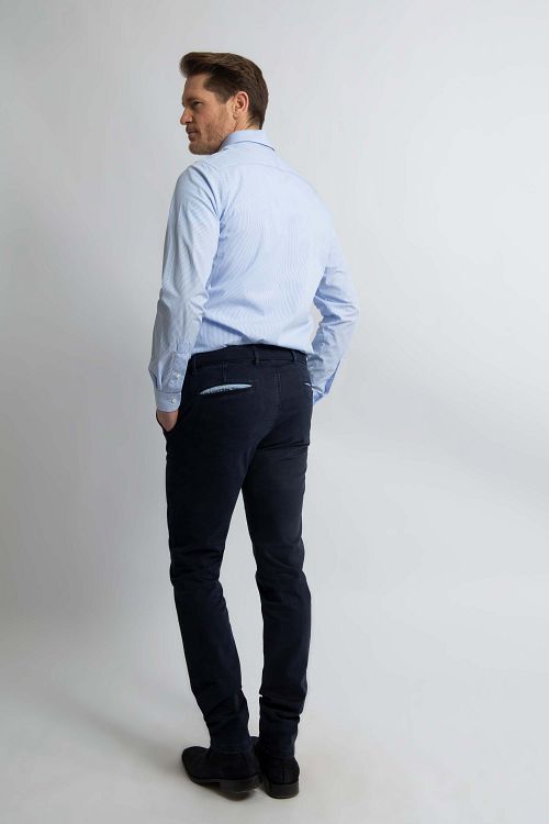 Steppin' Out Chino Northport Marinblå Model / Achterkant