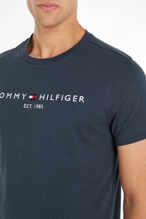 Tommy Hilfiger T-skjorte Logo Militærblå Model / Voorkant