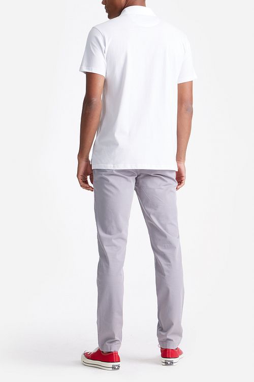 King Essentials The James Polo Blanche Model / Achterkant