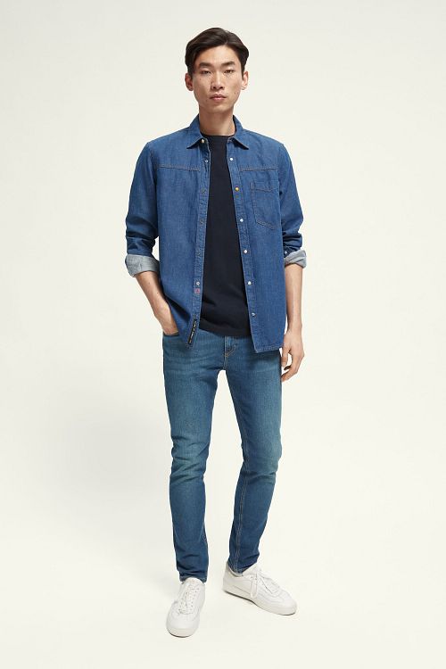 Scotch and Soda Skim Jeans Classic Blauw Model / Voorkant
