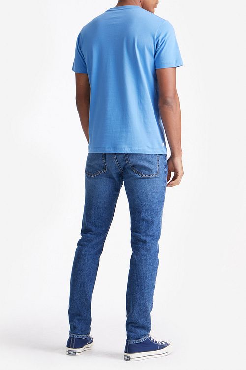 King Essentials The Steve T-Shirt Mid Blauw Model / Achterkant