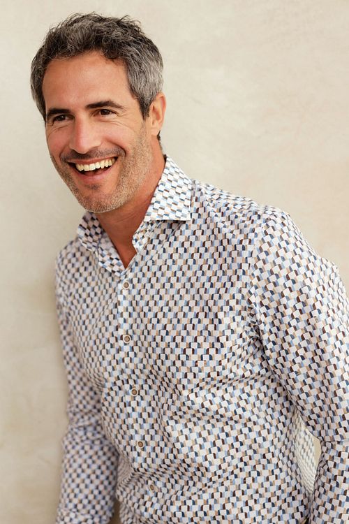 Camicia R2 in popeline con stampa multicolor Model / Sfeerbeeld