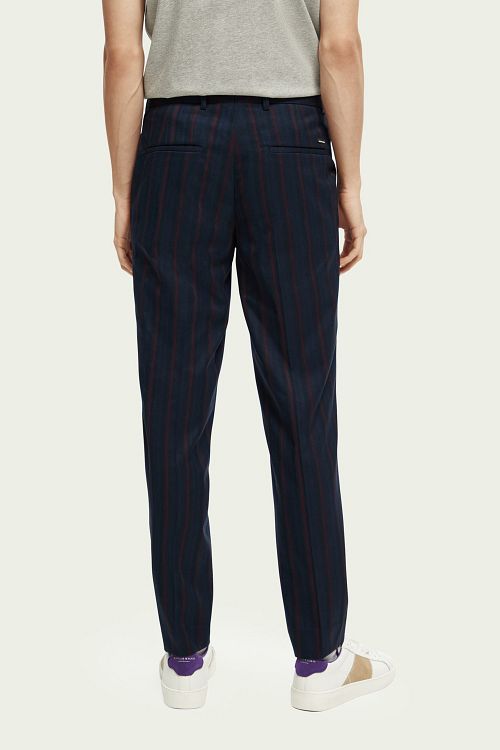 Chino Mott a righe Scotch and Soda navy Model / Achterkant