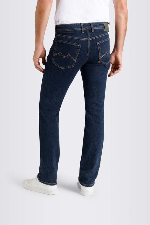 MAC Jeans Arne Pipe Deep Blue Model / Achterkant