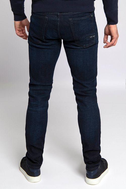 Cast Iron Riser Jeans Dark Blue Model / Zijkant