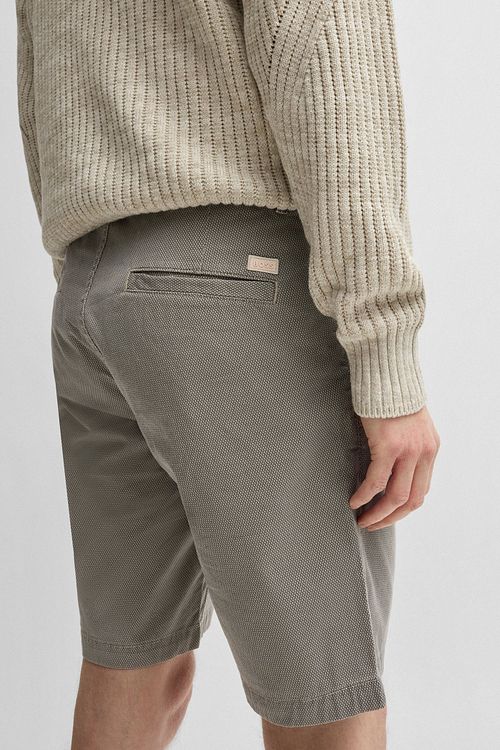 Boss Chino Shorts Beige Model / Zijkant