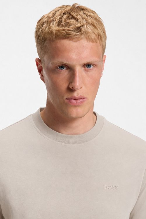 Camiseta BOSS Interlock en beige Model / Detail