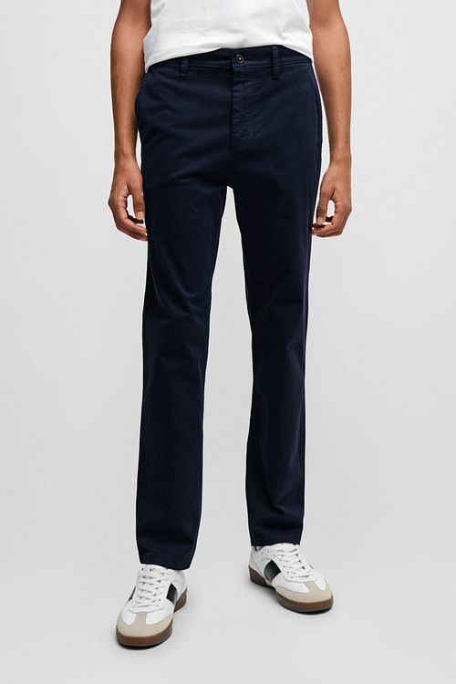 BOSS chino satinado azul marino Model / Zijkant