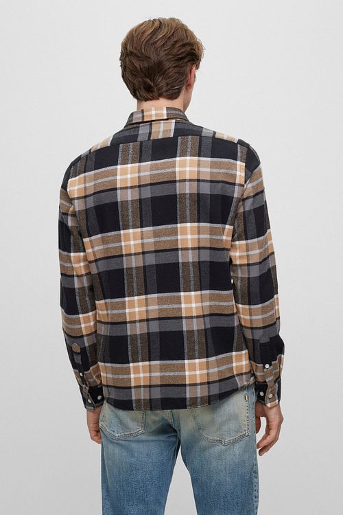 BOSS Liam Overhemd Beige Model / Achterkant