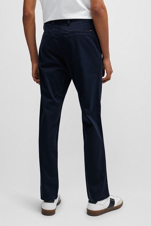 BOSS Satin Chino Marineblå Model / Detail