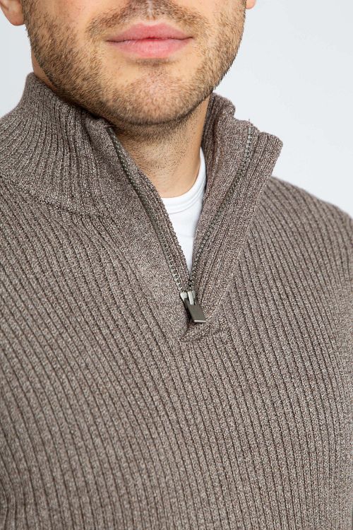 Suitable Mou Half Zip Pullover Taupe Model / Detail