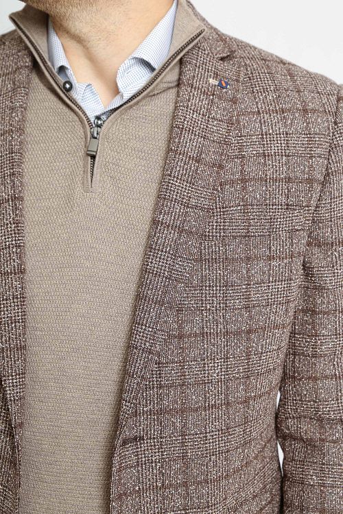 Suitable Blazer Heleen Karos Braun Model / Detail