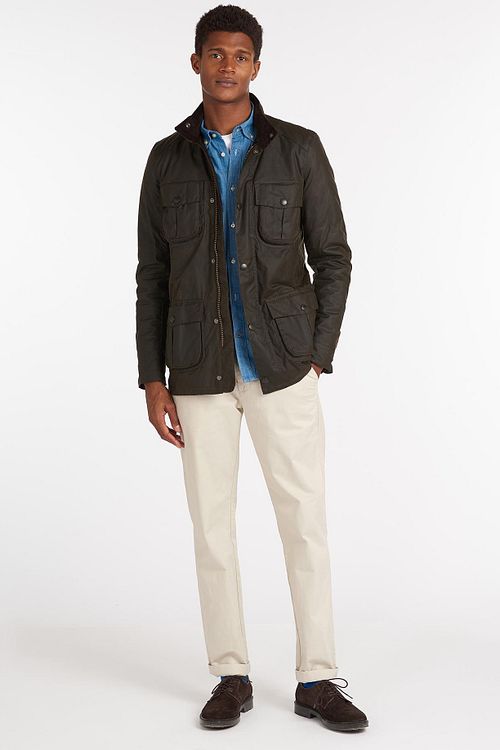 Barbour woskowana kurtka Corbridge w kolorze oliwkowym Model / Voorkant