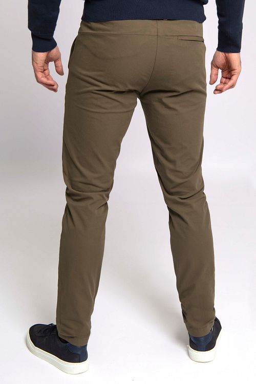 Vanguard V12 Chino Khaki Brun Model / Achterkant