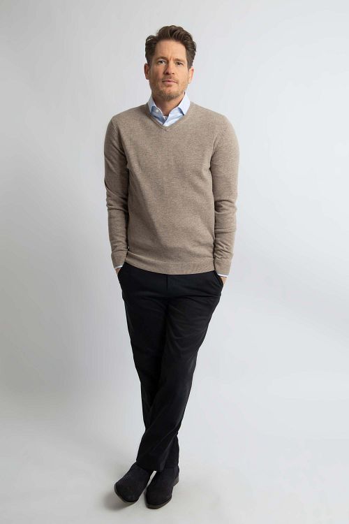Steppin' Out Pullover V-udskæring Merinould Lysebrun Model / Voorkant