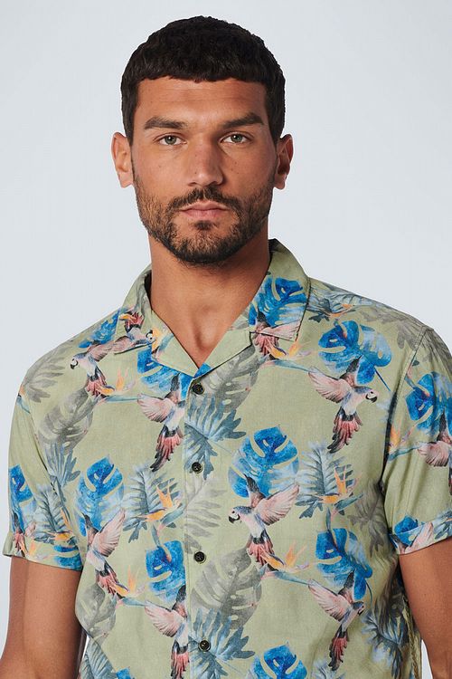 Camisa de manga corta No Excess con estampado verde Model / Detail