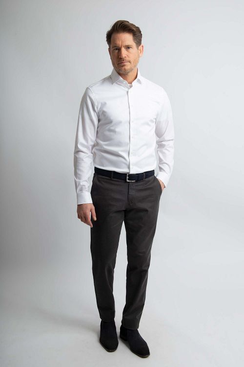 Camisa Steppin' Out Slim Fit en twill blanca Model / Voorkant