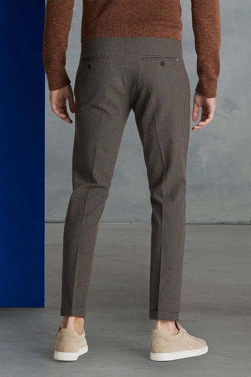 Cast Iron Chino Carreaux Marron Model / Achterkant