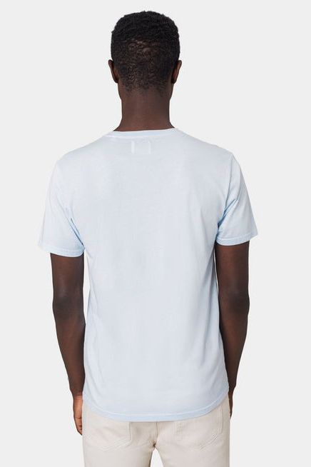 Colorful Standard T-shirt Bleu Polaire Model / Achterkant