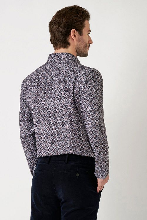 Camicia Desoto Timeless Elegance Print blu scuro Model / Achterkant