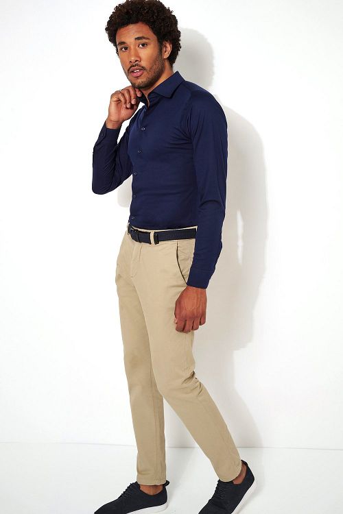 Desoto Camicia no stiro con collo Kent blu scuro Model / Zijkant