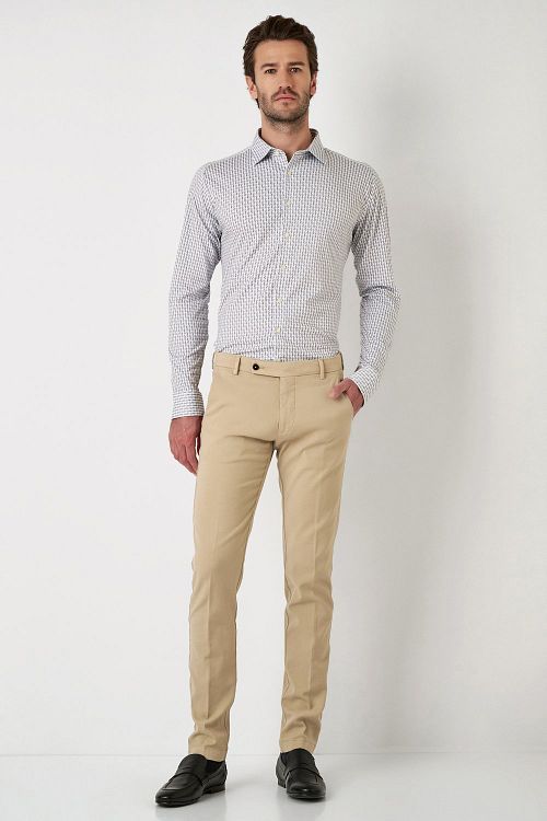 Camisa Desoto Timeless Elegance Print Greige Model / Voorkant