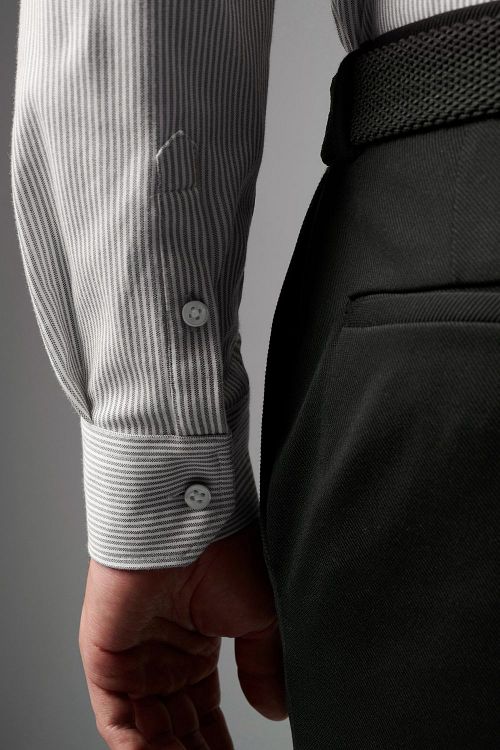 DESOTO Essential Hemd Hai Piqué Streifen Beige Model / Detail