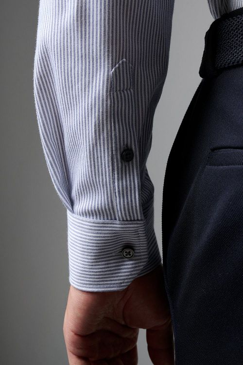 DESOTO Essential Hemd Hai Piqué Streifen Blau Model / Detail