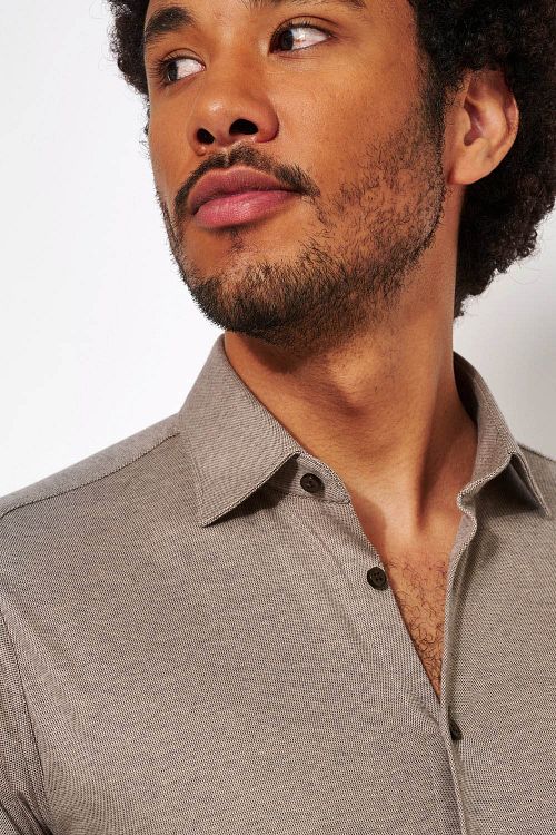 Desoto Shirt Non Iron Modern Kent Light Brown Model / Detail