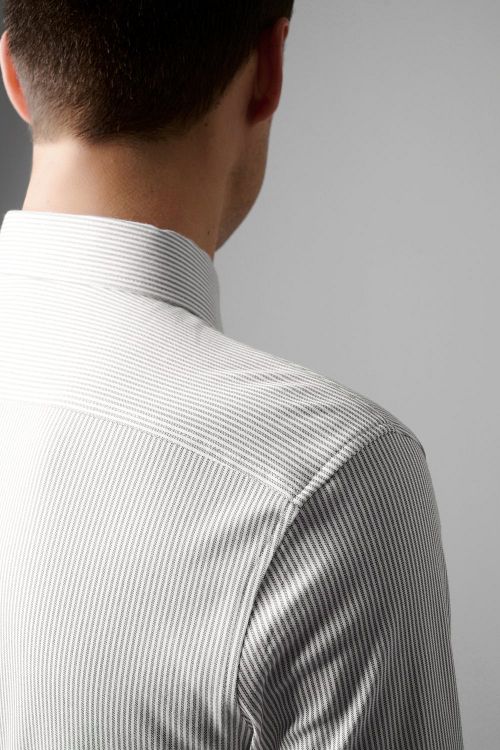 Desoto Essential Skjorta Hajs Piqué Ränder Beige Model / Achterkant