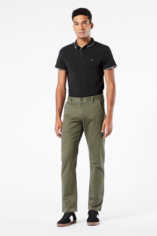 Dockers Alpha Slim Stretch Oliven Model / Voorkant
