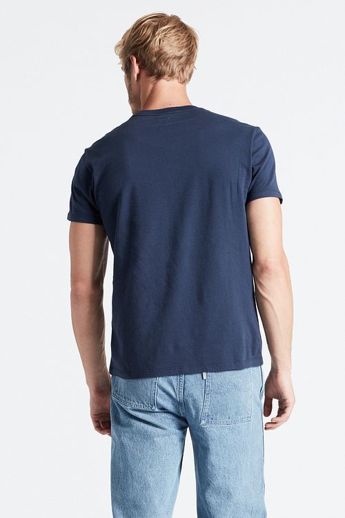 Levi's T-Shirt Original unkelblau Model / Achterkant